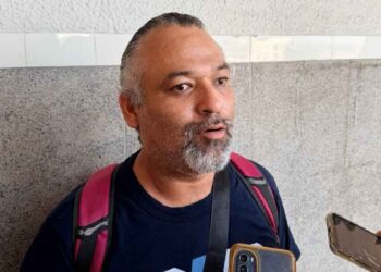 Conoce la historia inspiradora de Ángelo Bravo, un vendedor de galletas lleno de determinación en Tampico, Tamaulipas