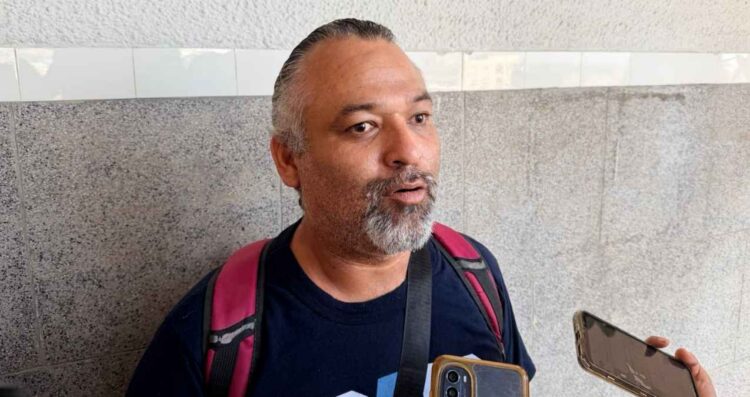 Conoce la historia inspiradora de Ángelo Bravo, un vendedor de galletas lleno de determinación en Tampico, Tamaulipas