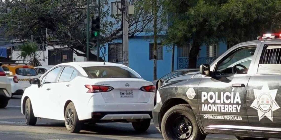 Detienen a pareja en Monterrey