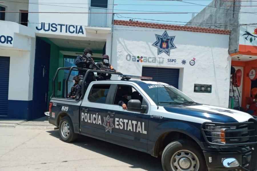 Detuvieron a policía estatal involucrado en triple homicidio y desaparición de niña en Oaxaca