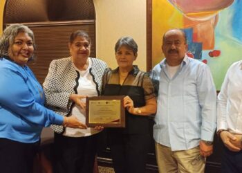 Docentes de la Zona Escolar 3 en Matamoros, Tamaulipas, reciben homenaje por su trayectoria