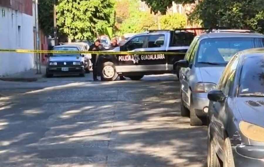 Encontraron a un hombre sin vida afuera de una fábrica en Guadalajara