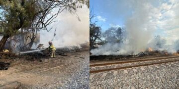 Fuego consume tarimas y basura en Escobedo, Nuevo León