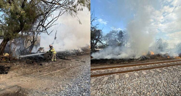 Fuego consume tarimas y basura en Escobedo, Nuevo León