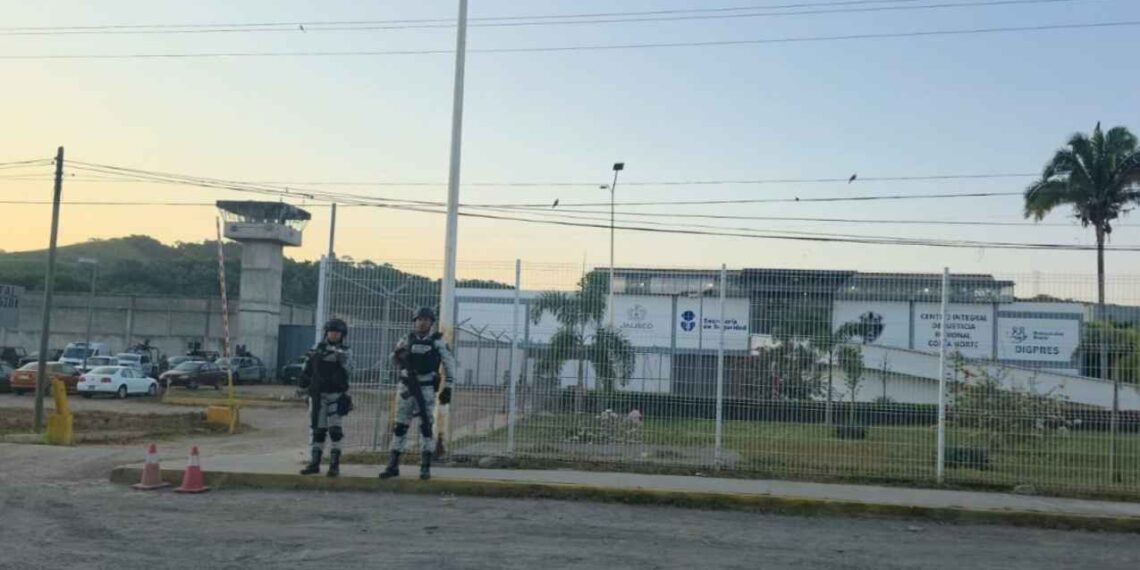 Fuga de reo en el Ceinjure de Vallarta, Jalisco dejó cuatro custodios detenidos