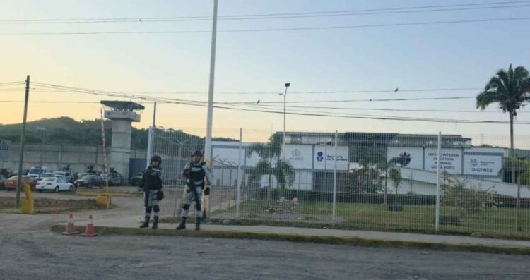 Fuga de reo en el Ceinjure de Vallarta, Jalisco dejó cuatro custodios detenidos