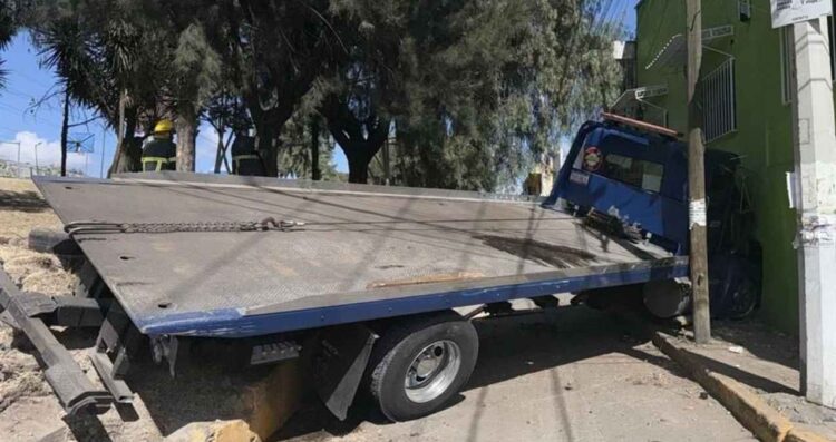 Naucalpan grúa incrustada vivienda