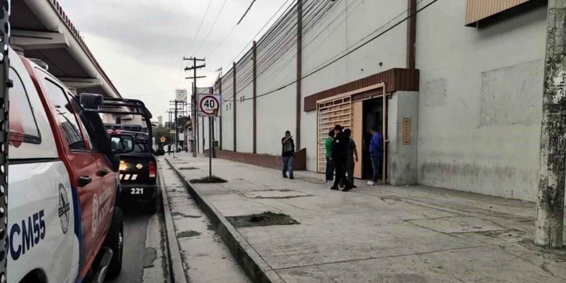 Hallan sin vida a trabajador dentro de empresa en Monterrey, NL