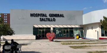 Hombre cayó de camioneta en movimiento y resultó gravemente herido en Saltillo