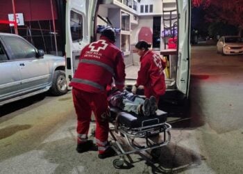 Hombre recién liberado del CERESO colapsa en calle de Torreón