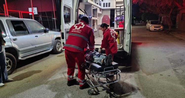 Hombre recién liberado del CERESO colapsa en calle de Torreón