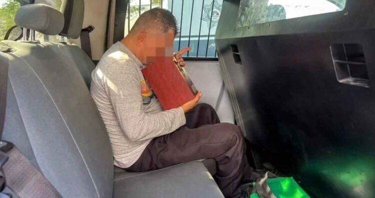 Hombre recupera urna con cenizas de su madre tras perderlas en bar de Monterrey, NL