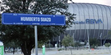 Humberto Suazo ya tiene su propia calle junto al Estadio Monterrey
