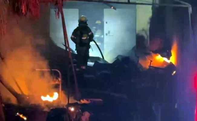 Incendio consume tres tejabanes en Escobedo, NL; evacúan a 3 integrantes de una familia