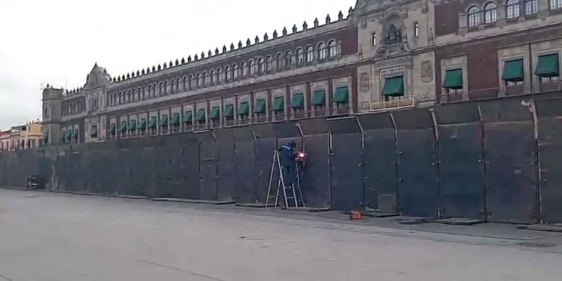 Inicia la colocación de vallas en el Palacio Nacional para la marcha del 15 de noviembre de la “Generación Z”