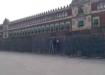 Inicia la colocación de vallas en el Palacio Nacional para la marcha del 15 de noviembre de la “Generación Z”