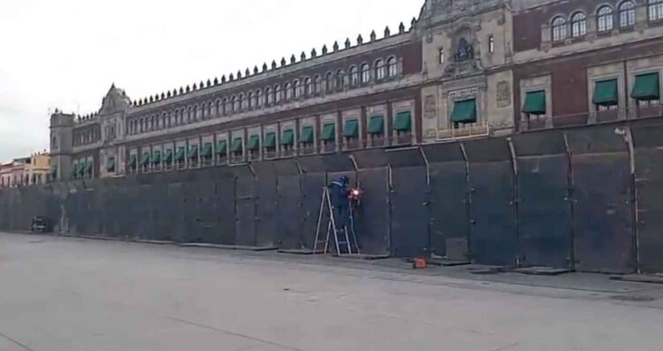 Inicia la colocación de vallas en el Palacio Nacional para la marcha del 15 de noviembre de la “Generación Z”
