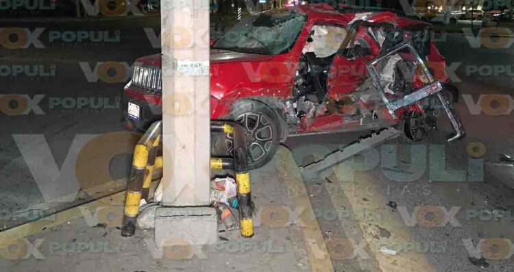 Joven en estado inconveniente provoca volcadura y huye del lugar en Ciudad Victoria, Tamaulipas