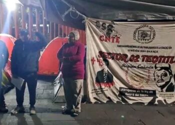 Maestros de la CNTE van a casetas del Valle de México para dar paso libre