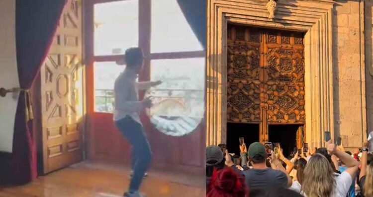 Manifestantes irrumpen en el Palacio de Gobierno en Morelia, Michoacán, tras el asesinato de Carlos Manzo
