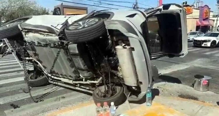 Matrimonio de origen chino resulta lesionado tras volcar en Avenida Gómez Morín de San Pedro, NL