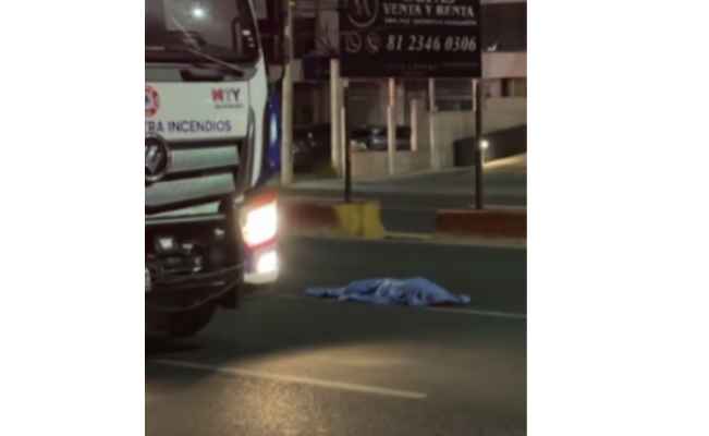 Monterrey: Peatón pierde la vida tras ser embestido por un vehículo en la avenida Garza Sada