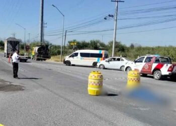Motociclista muere al caer al paso de una pipa tras perder el control en la Carretera a Zuazua, Nuevo León