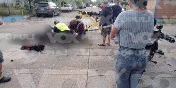 Motociclista sufre posible fractura tras chocar contra un auto en Ciudad Madero