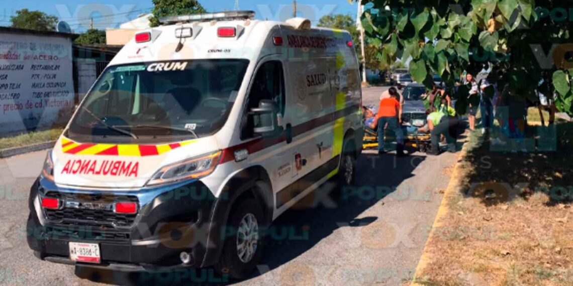 Motociclistas terminan en el hospital en Victoria