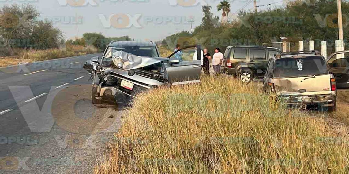 Mujer causa fuerte choque por alcance en carretera de Reynosa, Tamaulipas
