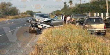 Mujer causa fuerte choque por alcance en carretera de Reynosa, Tamaulipas