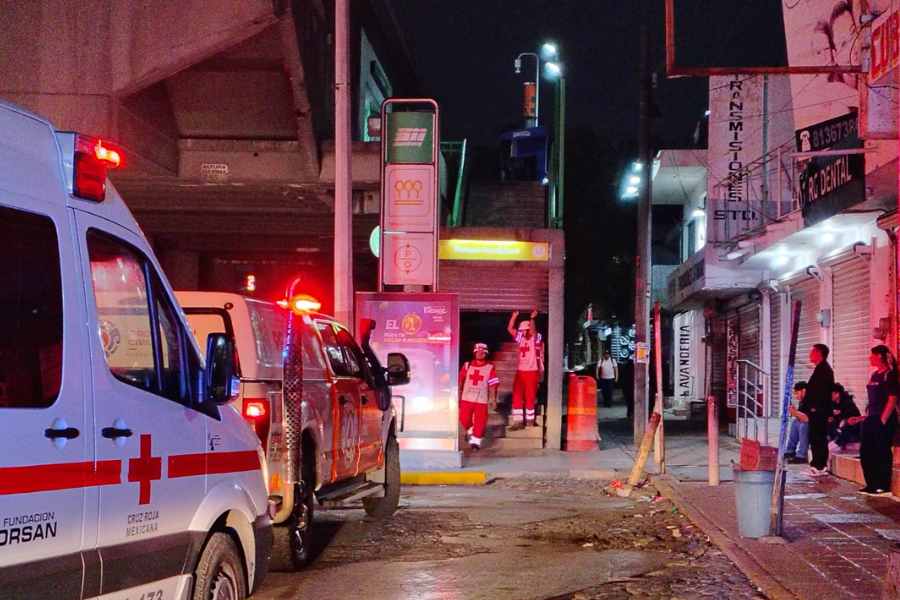 Mujer muere en la estación Fundidora (1)
