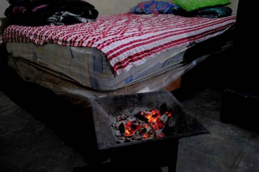 Niño muere por intoxicación tras usar anafre durante frío extremo en Tetelcingo