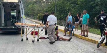 Pareja cae de motocicleta en El Mante
