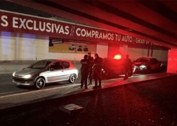 Persecución de 5 kilómetros termina con dos detenidos por robos de autopartes en Monterrey