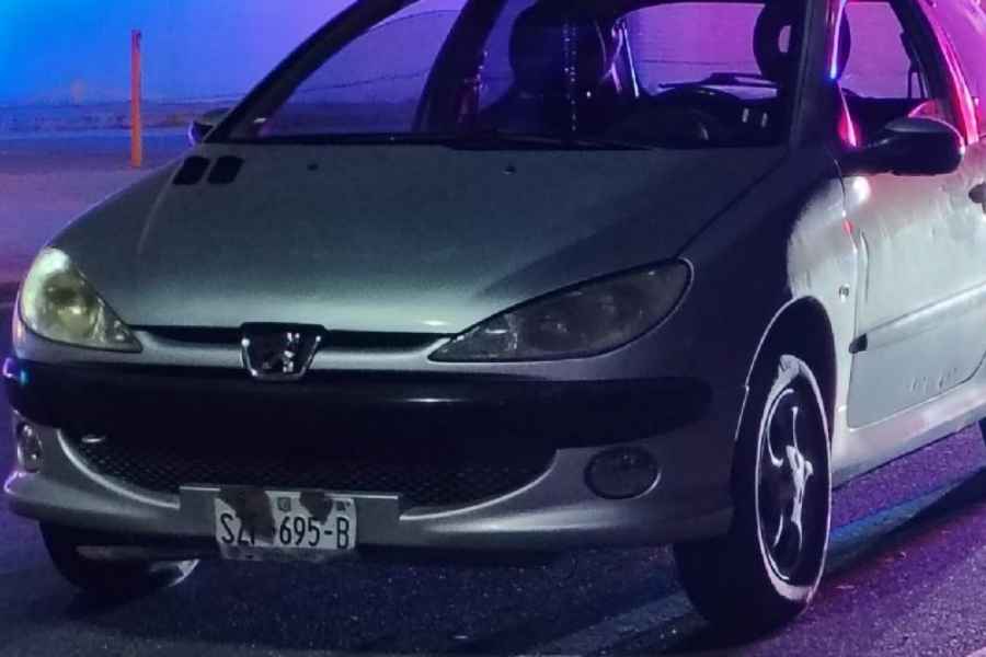 Persecución de 5 kilómetros termina con dos detenidos por robos de autopartes en Monterrey