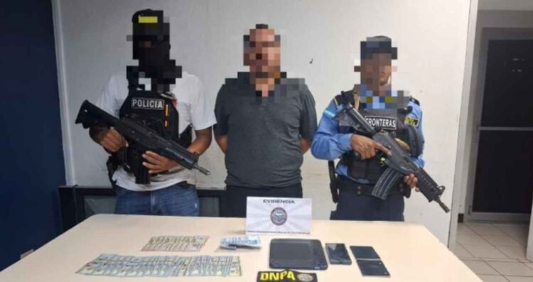 Piloto privado de Julión Álvarez es detenido en Honduras por tráfico de drogas