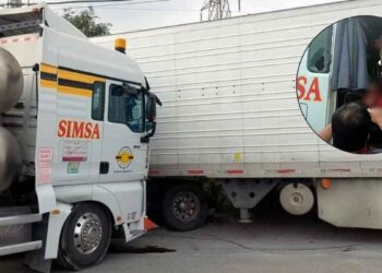 Pipa y tráiler chocan en la Carretera a Monclova en El Carmen, NL; hay un herido