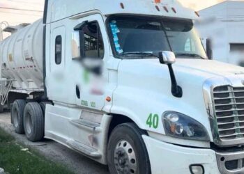 Policía Federal aseguró tráiler con 62 mil litros de combustible ilícito en Sabinas Hidalgo, NL