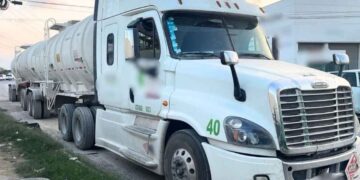 Policía Federal aseguró tráiler con 62 mil litros de combustible ilícito en Sabinas Hidalgo, NL