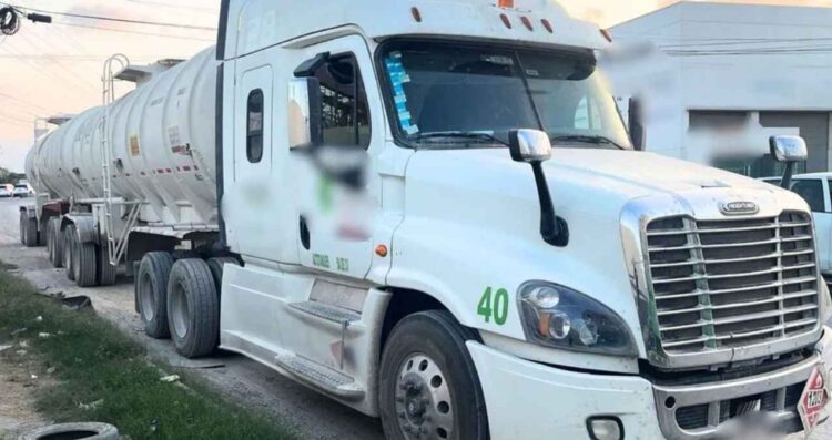 Policía Federal aseguró tráiler con 62 mil litros de combustible ilícito en Sabinas Hidalgo, NL