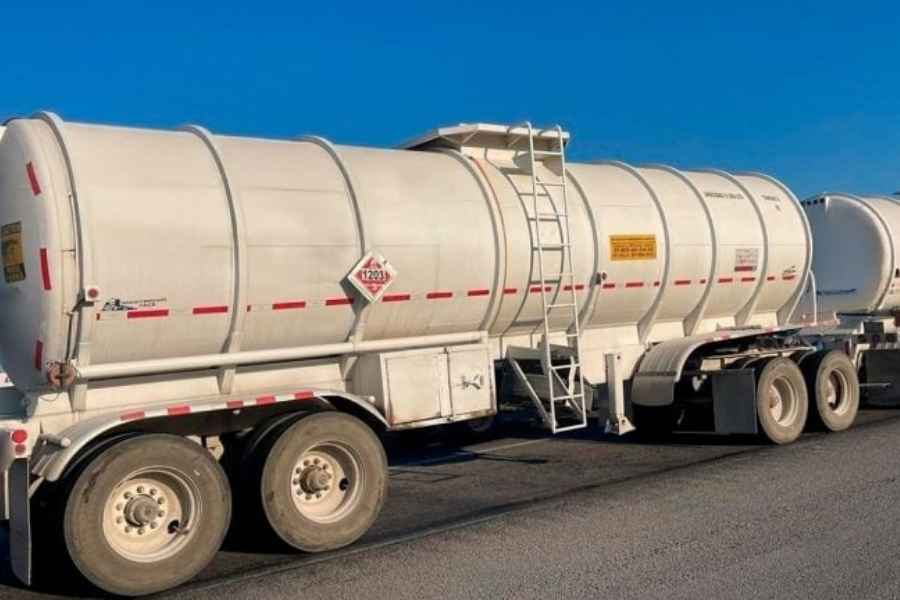 Policía Federal aseguró tráiler con 62 mil litros de combustible ilícito en Sabinas Hidalgo, NL