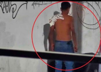 Policía robo en Monterrey