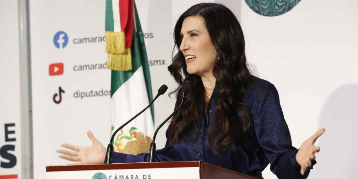 Kenia López criminalice jóvenes