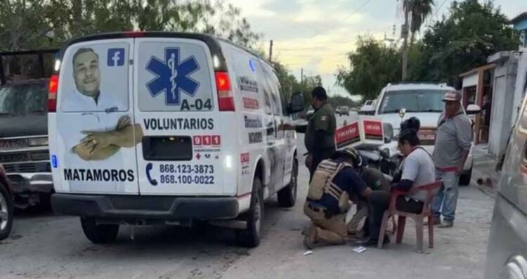 Motociclista repartidor derrapa y termina lesionado en Matamoros, Tamaulipas