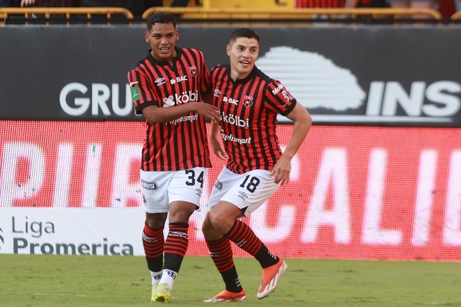 Ronaldo Cisneros revive su mejor versión en Costa Rica con Alajuelense