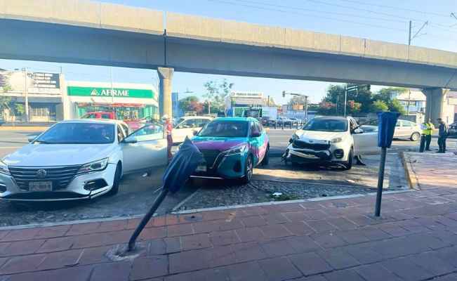 Se registra fuerte choque en la Avenida Colón en Monterrey, NL