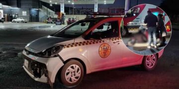 Taxista derriba y lesiona a motociclista en la Avenida Luis Donaldo Colosio de Monterrey, NL