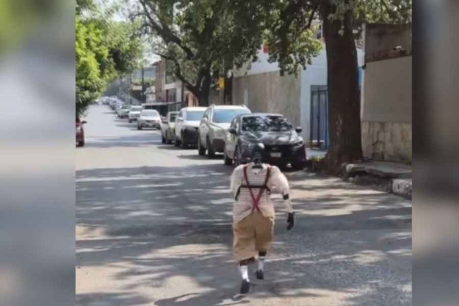 Tecnología y humor se unen Chabot recorre calles de Ciudad Victoria, Tamaulipas disfrazado