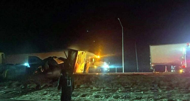 Tráiler se incendia en Sabinas Hidalgo